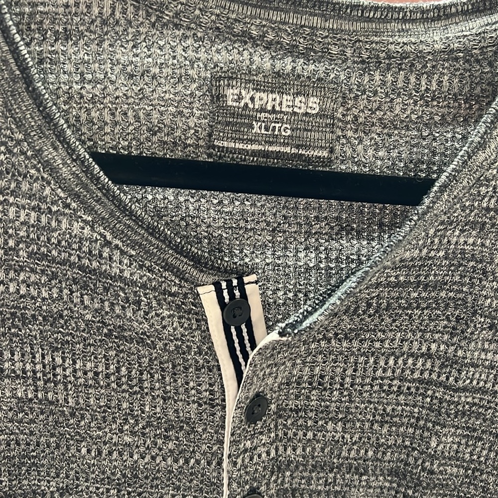 Men’s Express grey/black Henley - Picture 3 of 4